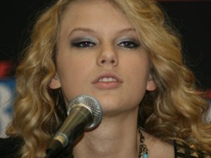 Taylor Swift — 93Q Press Conference — photo 48