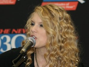 Taylor Swift — 93Q Press Conference — photo 49