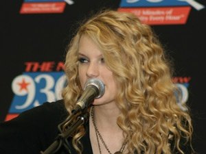 Taylor Swift — 93Q Press Conference — photo 50