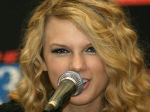 Taylor Swift — 93Q Press Conference — photo 51
