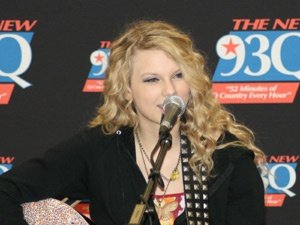 Taylor Swift — 93Q Press Conference — photo 53