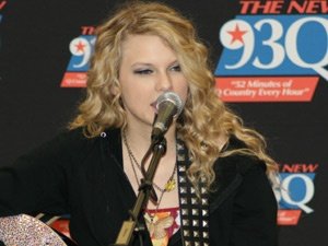 Taylor Swift — 93Q Press Conference — photo 54