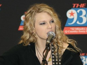 Taylor Swift — 93Q Press Conference — photo 55