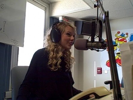 Taylor Swift — at B-93 studio — photo 4