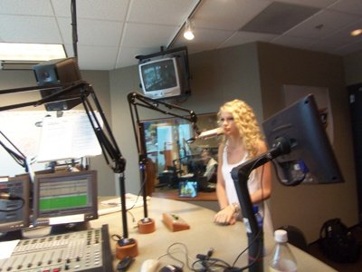 Taylor Swift — at WIL 92.3 studio — photo 1