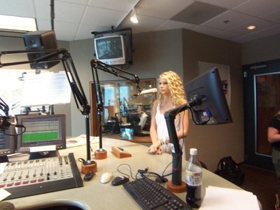 Taylor Swift — at WIL 92.3 studio — photo 3