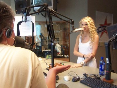 Taylor Swift — at WIL 92.3 studio — photo 5