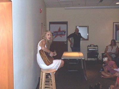 Taylor Swift — at WIL 92.3 studio — photo 9