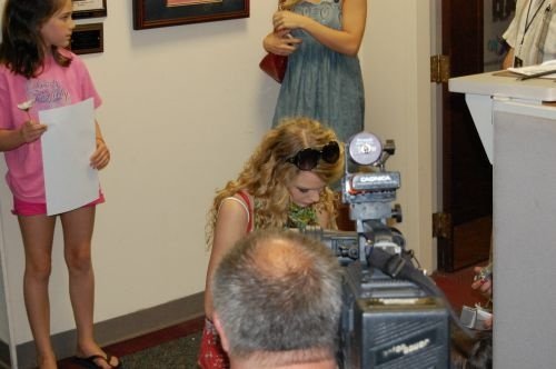 Taylor Swift — I-92 Visit — photo 10