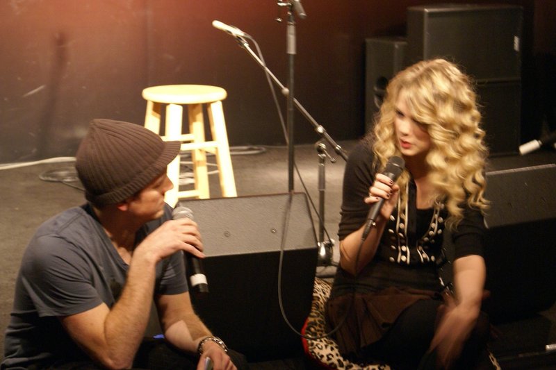Taylor Swift — JOJO on the Radio — photo 5