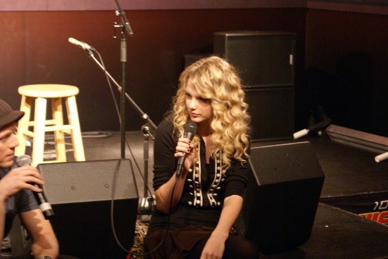 Taylor Swift — JOJO on the Radio — photo 6