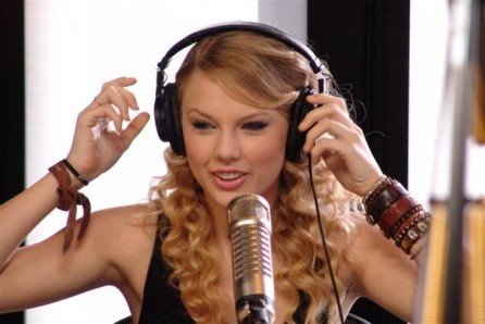 Taylor Swift — On Air With Ryan Seacrest — photo 1