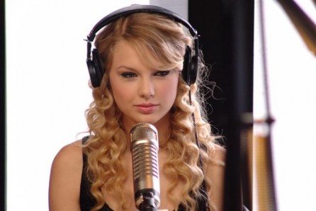 Taylor Swift — On Air With Ryan Seacrest — photo 2
