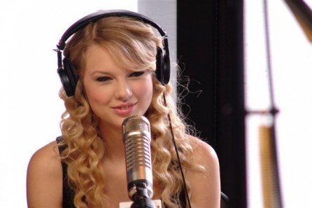 Taylor Swift — On Air With Ryan Seacrest — photo 3