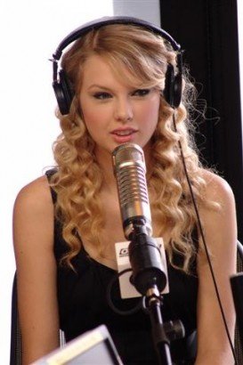 Taylor Swift — On Air With Ryan Seacrest — photo 4