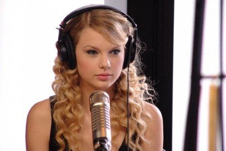 Taylor Swift — On Air With Ryan Seacrest — photo 12