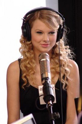 Taylor Swift — On Air With Ryan Seacrest — photo 14