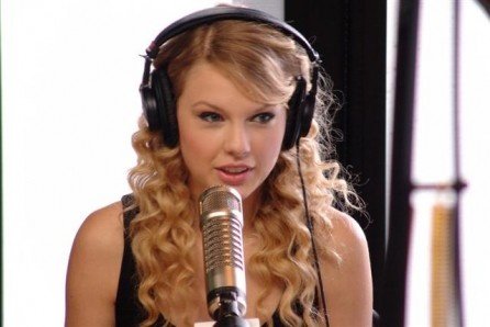 Taylor Swift — On Air With Ryan Seacrest — photo 16