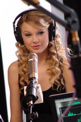 Taylor Swift — On Air With Ryan Seacrest — photo 18