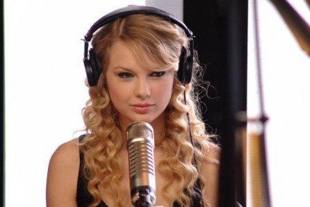 Taylor Swift — On Air With Ryan Seacrest — photo 19