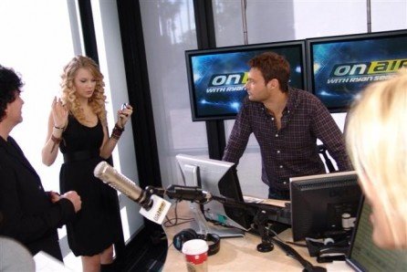 Taylor Swift — On Air With Ryan Seacrest — photo 20