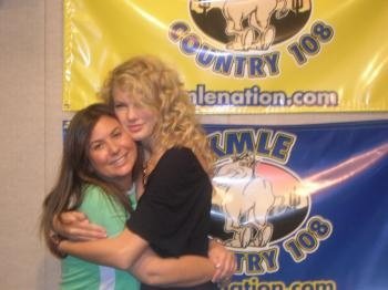 Taylor Swift — Performing in the KMLE Studios — photo 1