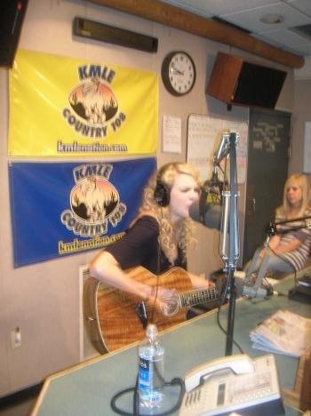 Taylor Swift — Performing in the KMLE Studios — photo 2