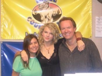 Taylor Swift — Performing in the KMLE Studios — photo 3