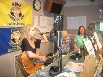 Taylor Swift — Performing in the KMLE Studios — photo 4
