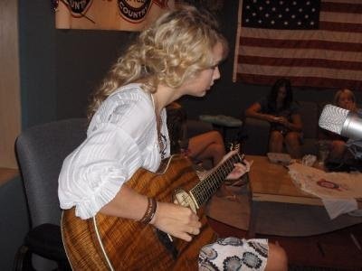 Taylor Swift — Taylor on the Dr Don Show — photo 5