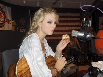 Taylor Swift — Taylor on the Dr Don Show — photo 7