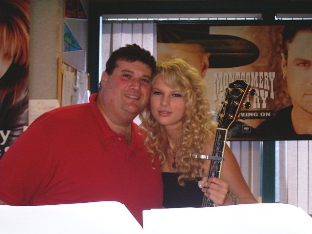 Taylor Swift — Taylor Swift in the XTU Triple Nickel Studio — photo 4