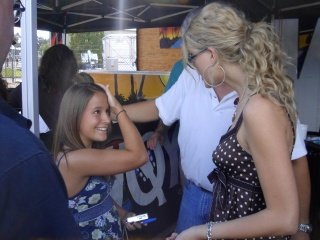 Taylor Swift — WQYK's Tailgate Party — photo 9