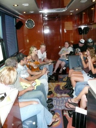 Taylor Swift — WQYK's Tailgate Party — photo 16