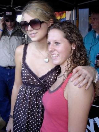 Taylor Swift — WQYK's Tailgate Party — photo 22