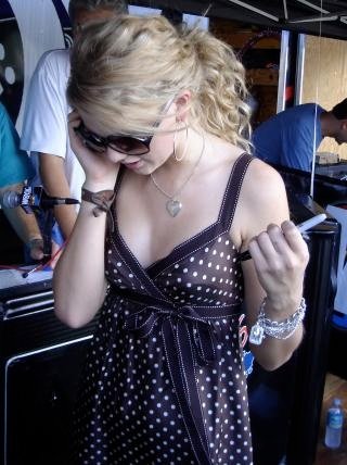 Taylor Swift — WQYK's Tailgate Party — photo 26