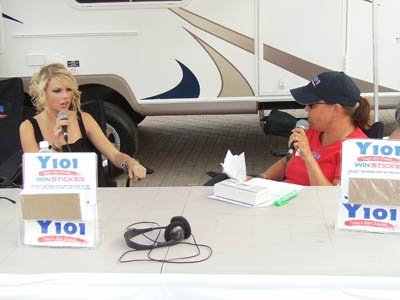 Taylor Swift — Y101 interview — photo 2