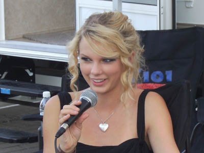 Taylor Swift — Y101 interview — photo 3