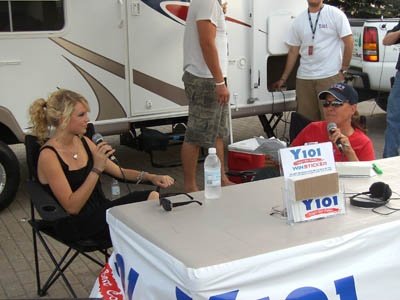 Taylor Swift — Y101 interview — photo 4