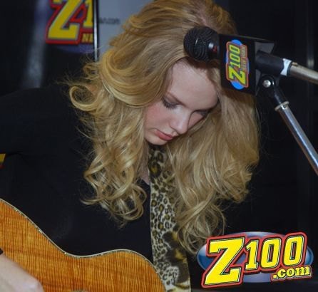 Z100 studio: Live Chat