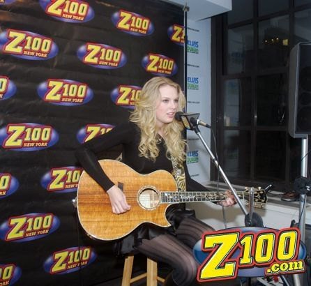 Taylor Swift — Z100 studio: Live Chat — photo 2