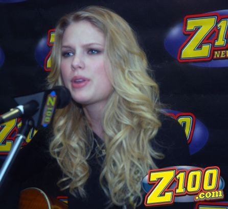 Taylor Swift — Z100 studio: Live Chat — photo 7