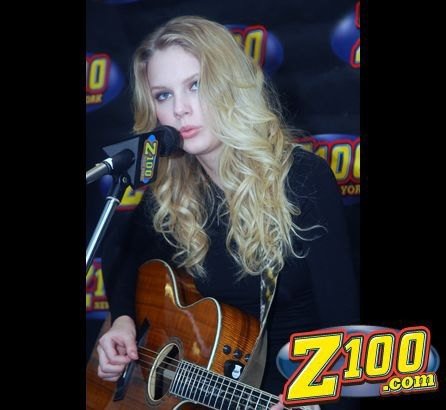 Taylor Swift — Z100 studio: Live Chat — photo 9