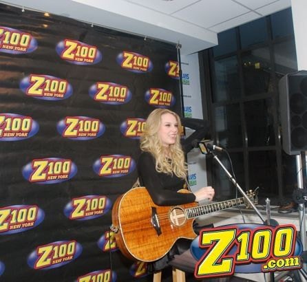 Taylor Swift — Z100 studio: Live Chat — photo 14