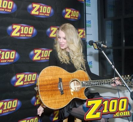 Taylor Swift — Z100 studio: Live Chat — photo 17