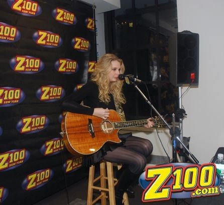 Taylor Swift — Z100 studio: Live Chat — photo 24