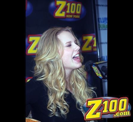 Taylor Swift — Z100 studio: Live Chat — photo 28