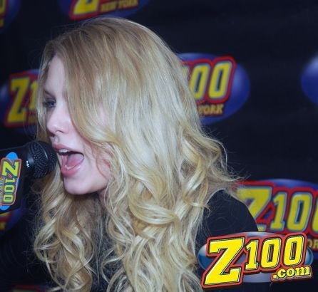 Taylor Swift — Z100 studio: Live Chat — photo 33