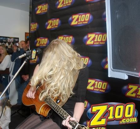 Taylor Swift — Z100 studio: Live Chat — photo 34