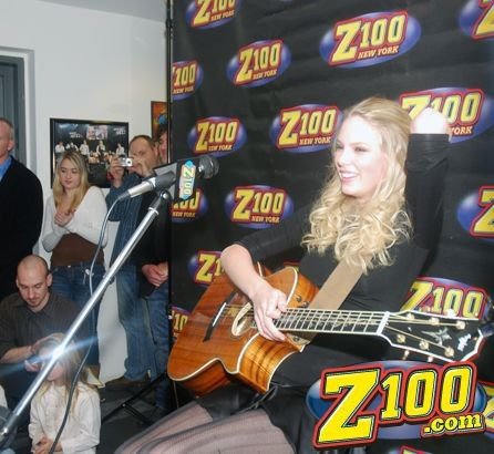 Taylor Swift — Z100 studio: Live Chat — photo 37